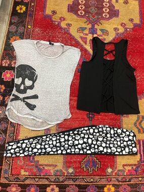 LOT of 3 ONZIE skull work out set sz M